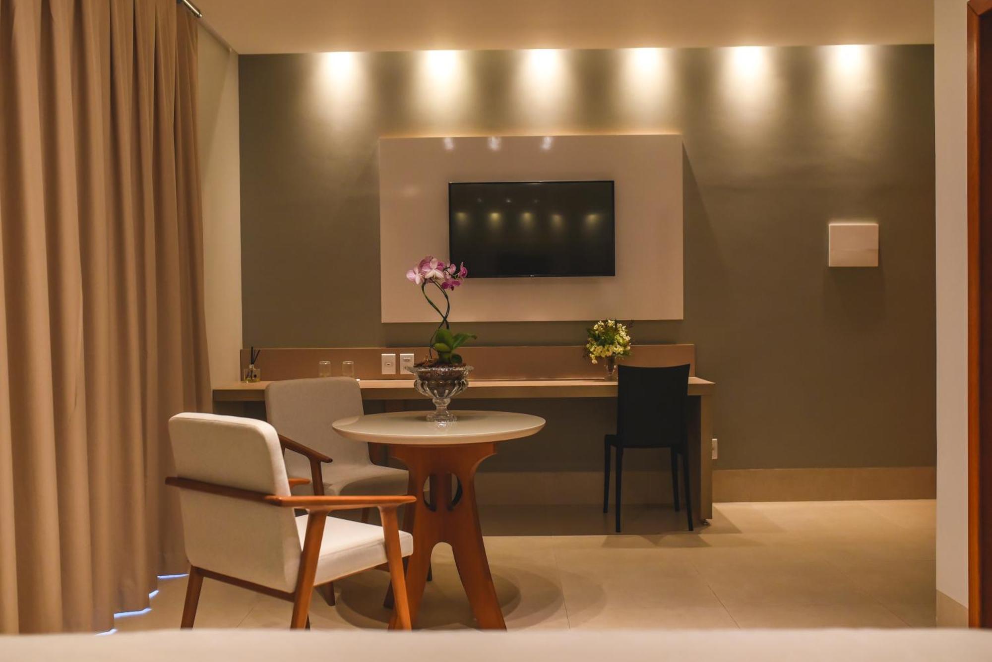 גורופי Hotel D'Leon מראה חיצוני תמונה